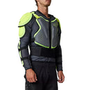 Piloto usando jofa Fox Titan Sport Jacket gris/amarillo bajo el jersey, vista frontal