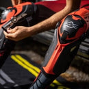 Rodilleras Acerbis Gorilla puestas en piloto de motocross